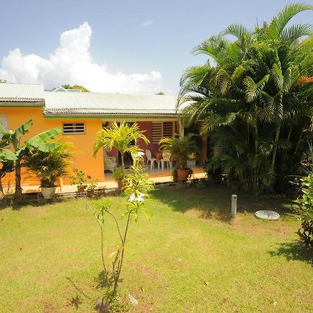 Vila Au Domaine Des Bougainvilliers Sainte-Rose Exteriér fotografie