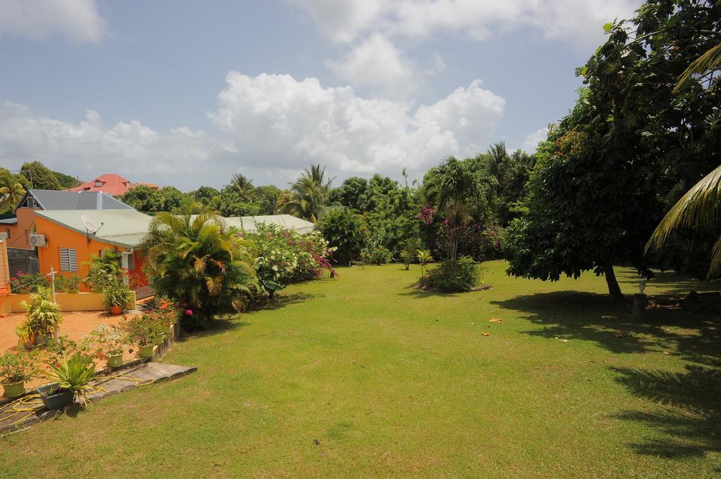 Vila Au Domaine Des Bougainvilliers Sainte-Rose Exteriér fotografie