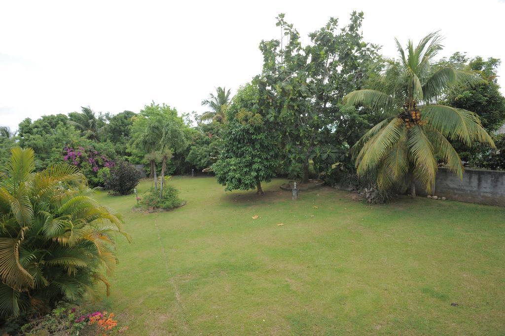 Vila Au Domaine Des Bougainvilliers Sainte-Rose Exteriér fotografie
