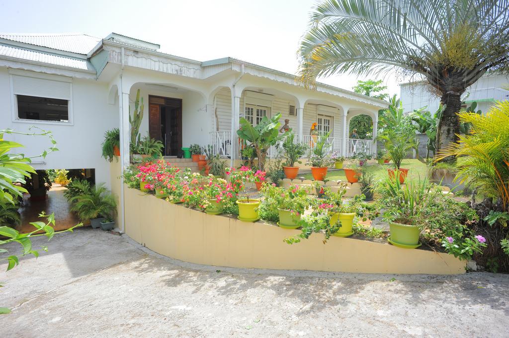 Vila Au Domaine Des Bougainvilliers Sainte-Rose Exteriér fotografie