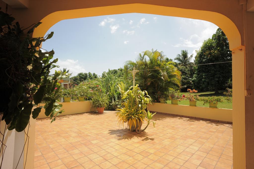 Vila Au Domaine Des Bougainvilliers Sainte-Rose Exteriér fotografie