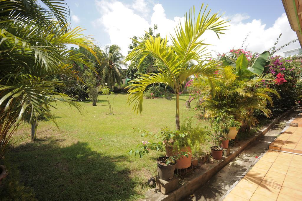 Vila Au Domaine Des Bougainvilliers Sainte-Rose Exteriér fotografie