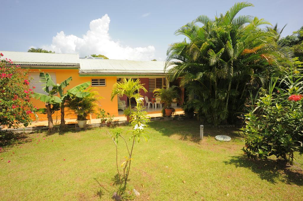 Vila Au Domaine Des Bougainvilliers Sainte-Rose Exteriér fotografie
